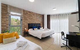 Fira Gran Via 2 - Private Rooms In A Shared Apartment - Habitaciones Privadas En Apartamento Compartido