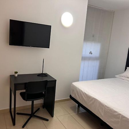 Fira Gran Via 2 - Private Rooms In A Shared Apartment - Habitaciones Privadas En Apartamento Compartido 오스피탈레트 데 요브레가트 외부 사진