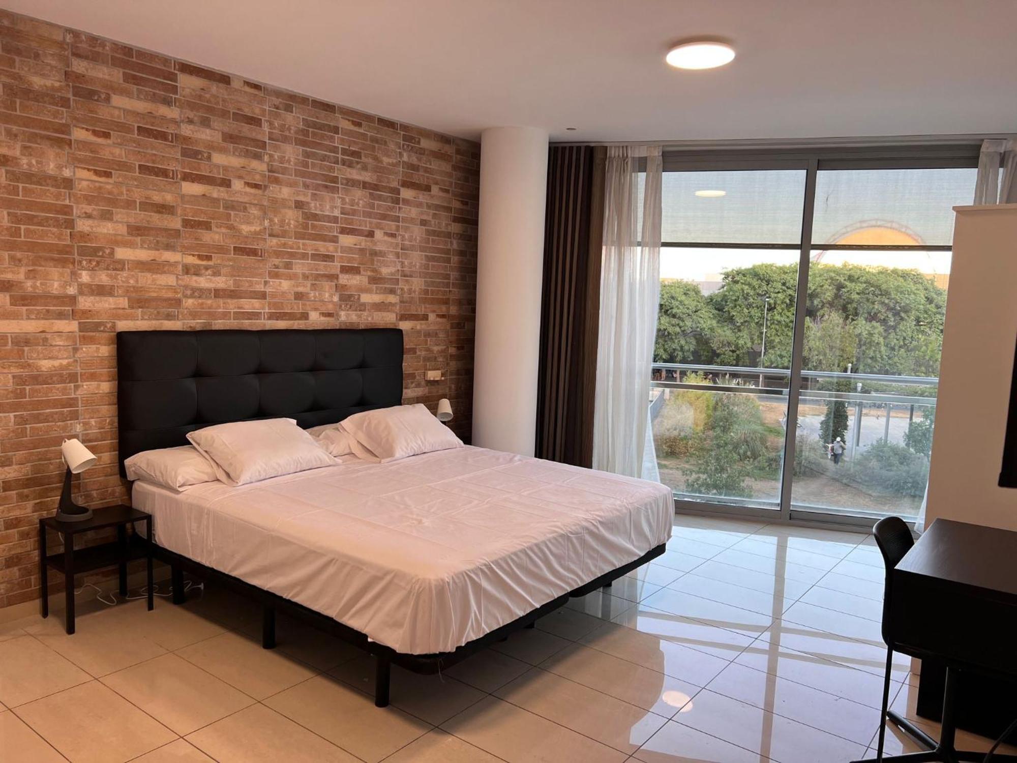 Fira Gran Via 2 - Private Rooms In A Shared Apartment - Habitaciones Privadas En Apartamento Compartido 오스피탈레트 데 요브레가트 외부 사진