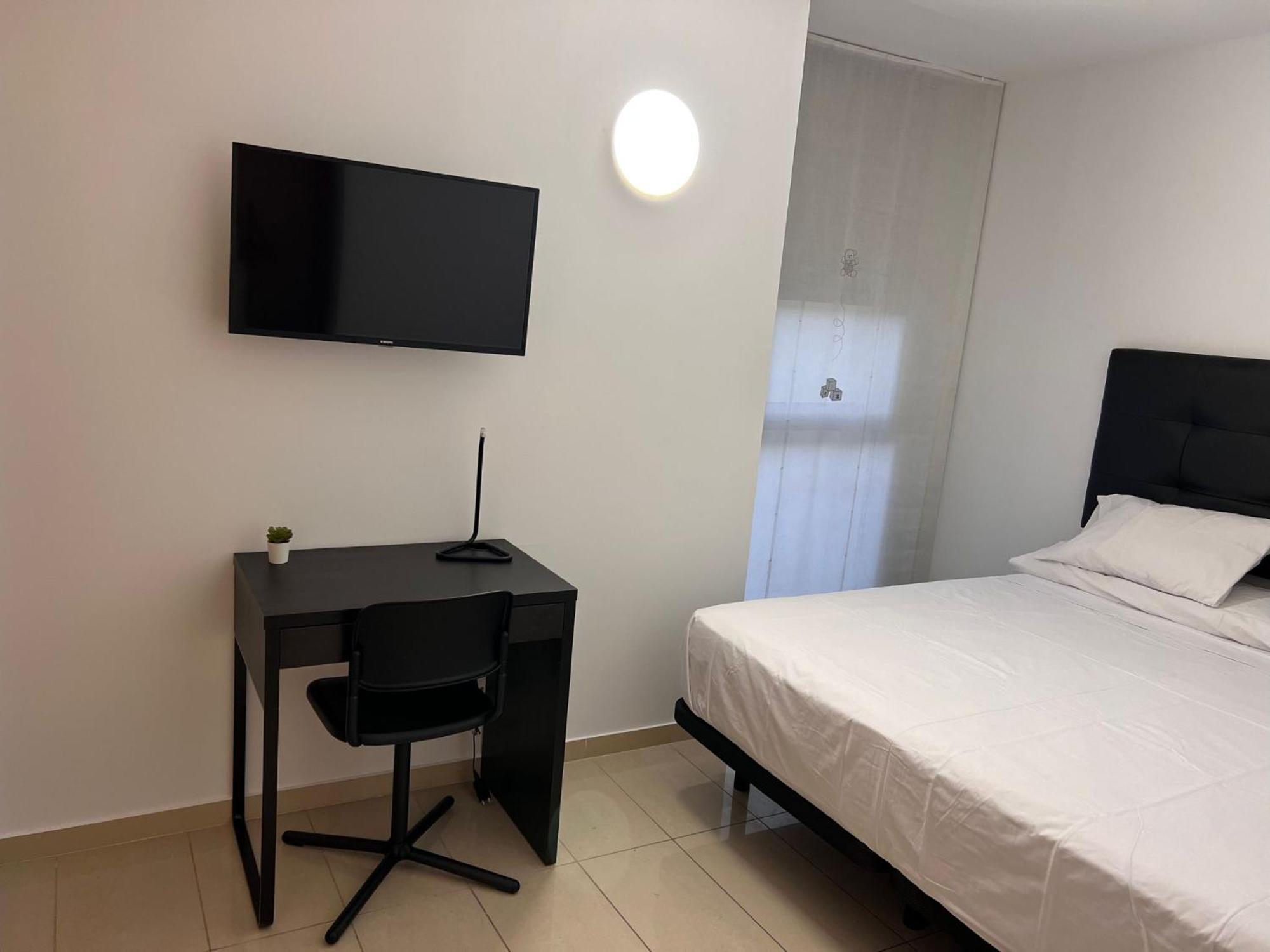 Fira Gran Via 2 - Private Rooms In A Shared Apartment - Habitaciones Privadas En Apartamento Compartido 오스피탈레트 데 요브레가트 외부 사진