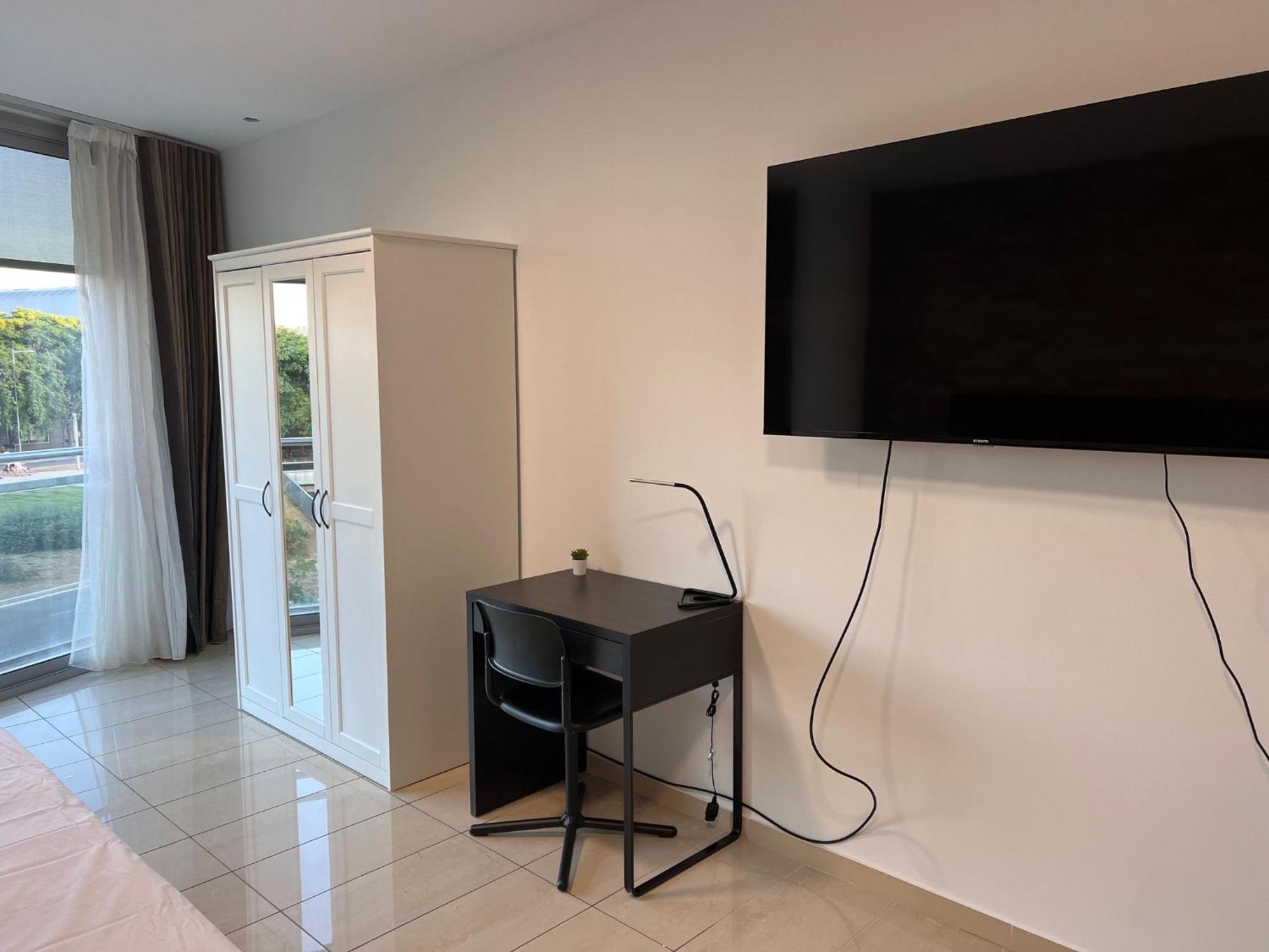 Fira Gran Via 2 - Private Rooms In A Shared Apartment - Habitaciones Privadas En Apartamento Compartido 오스피탈레트 데 요브레가트 외부 사진