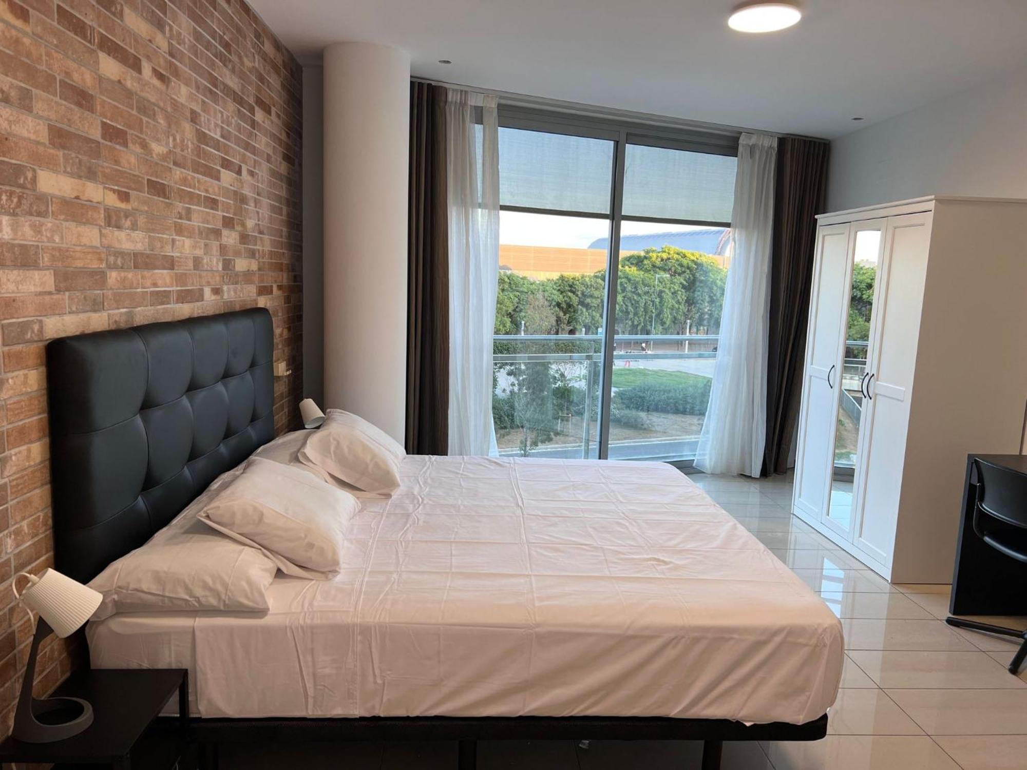 Fira Gran Via 2 - Private Rooms In A Shared Apartment - Habitaciones Privadas En Apartamento Compartido 오스피탈레트 데 요브레가트 외부 사진