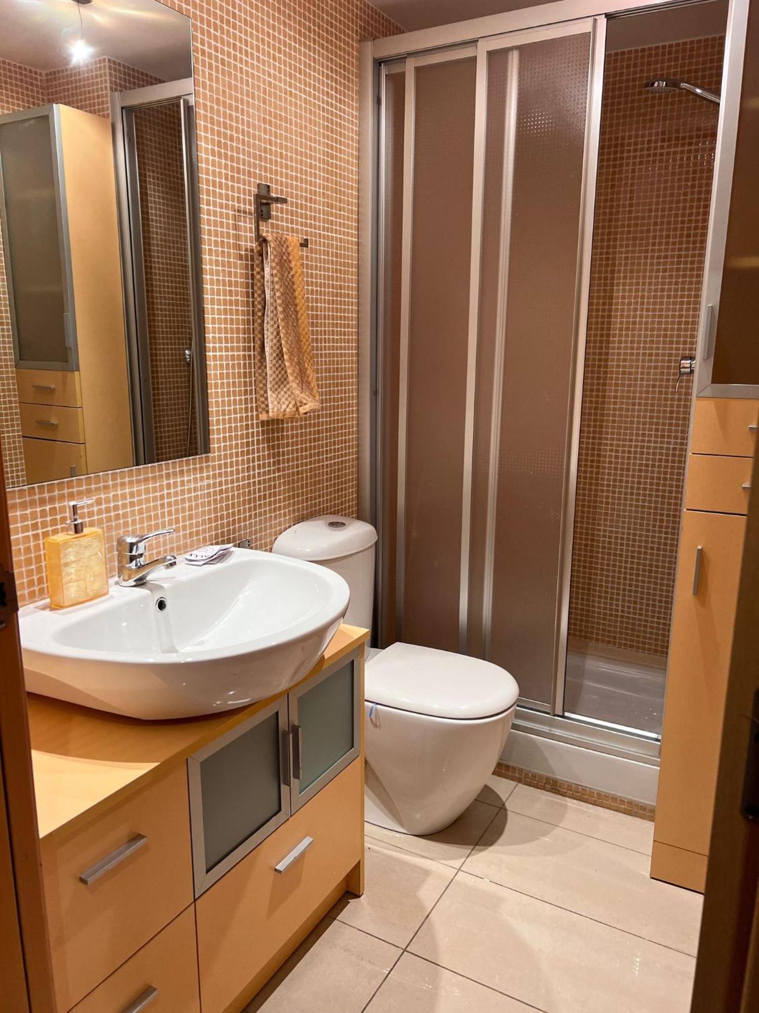 Fira Gran Via 2 - Private Rooms In A Shared Apartment - Habitaciones Privadas En Apartamento Compartido 오스피탈레트 데 요브레가트 외부 사진