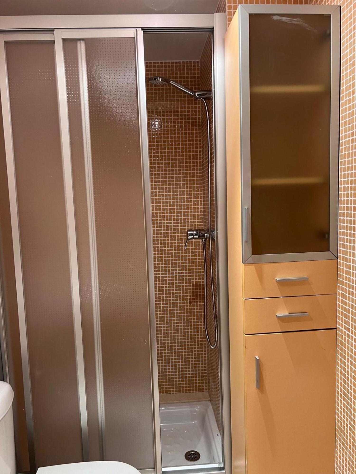 Fira Gran Via 2 - Private Rooms In A Shared Apartment - Habitaciones Privadas En Apartamento Compartido 오스피탈레트 데 요브레가트 외부 사진