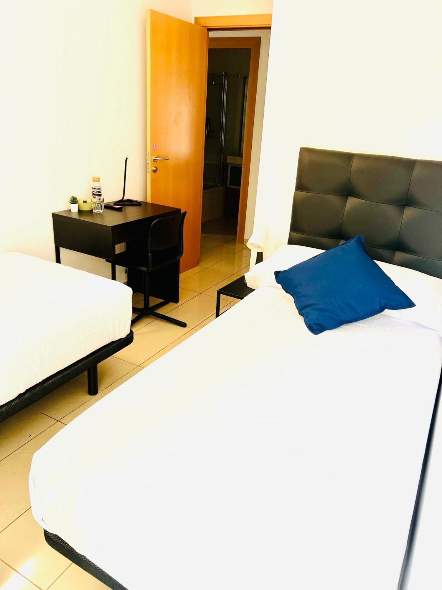 Fira Gran Via 2 - Private Rooms In A Shared Apartment - Habitaciones Privadas En Apartamento Compartido 오스피탈레트 데 요브레가트 외부 사진