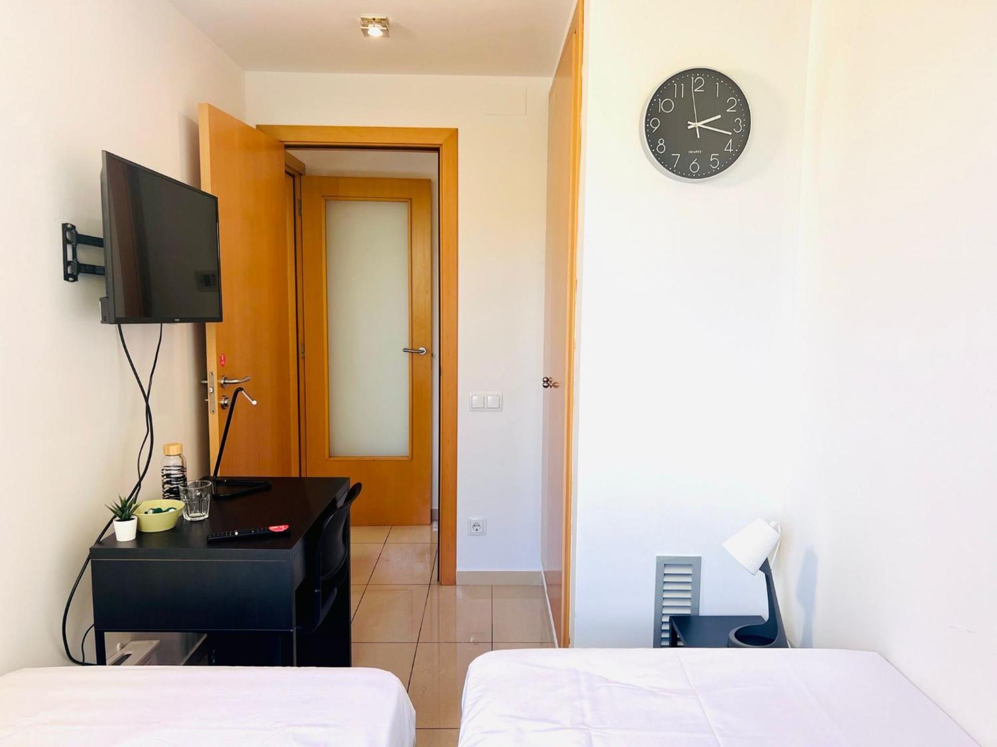 Fira Gran Via 2 - Private Rooms In A Shared Apartment - Habitaciones Privadas En Apartamento Compartido 오스피탈레트 데 요브레가트 외부 사진