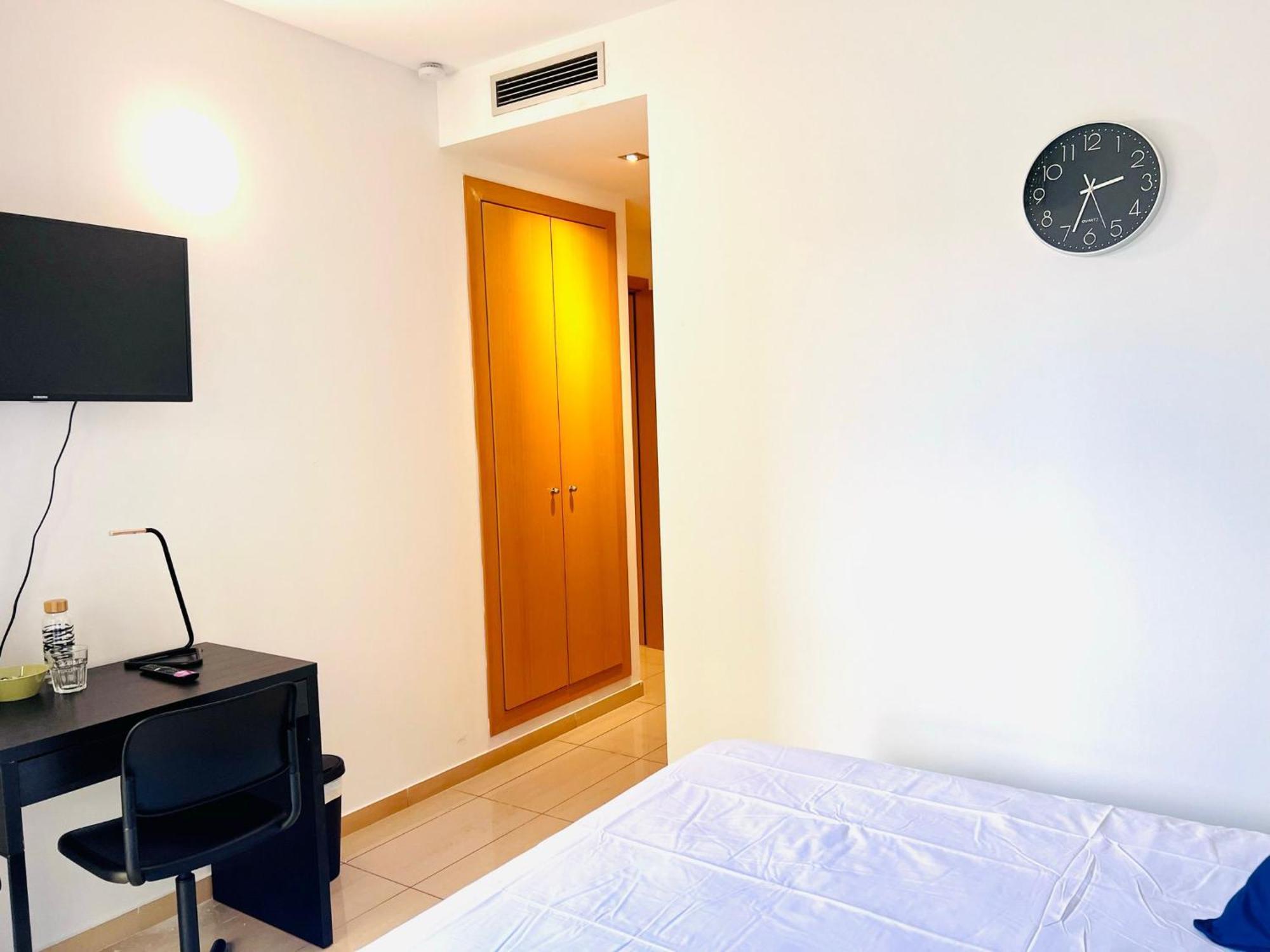 Fira Gran Via 2 - Private Rooms In A Shared Apartment - Habitaciones Privadas En Apartamento Compartido 오스피탈레트 데 요브레가트 외부 사진