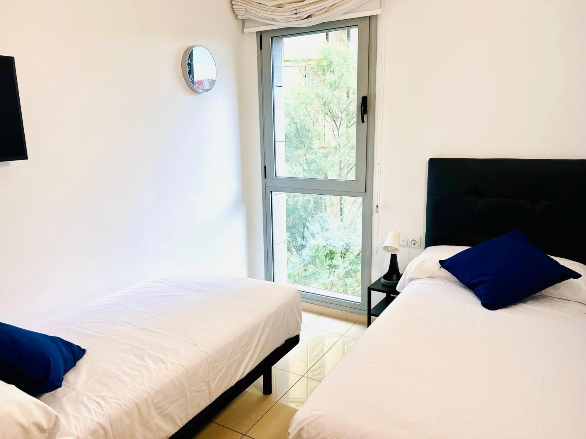 Fira Gran Via 2 - Private Rooms In A Shared Apartment - Habitaciones Privadas En Apartamento Compartido 오스피탈레트 데 요브레가트 외부 사진