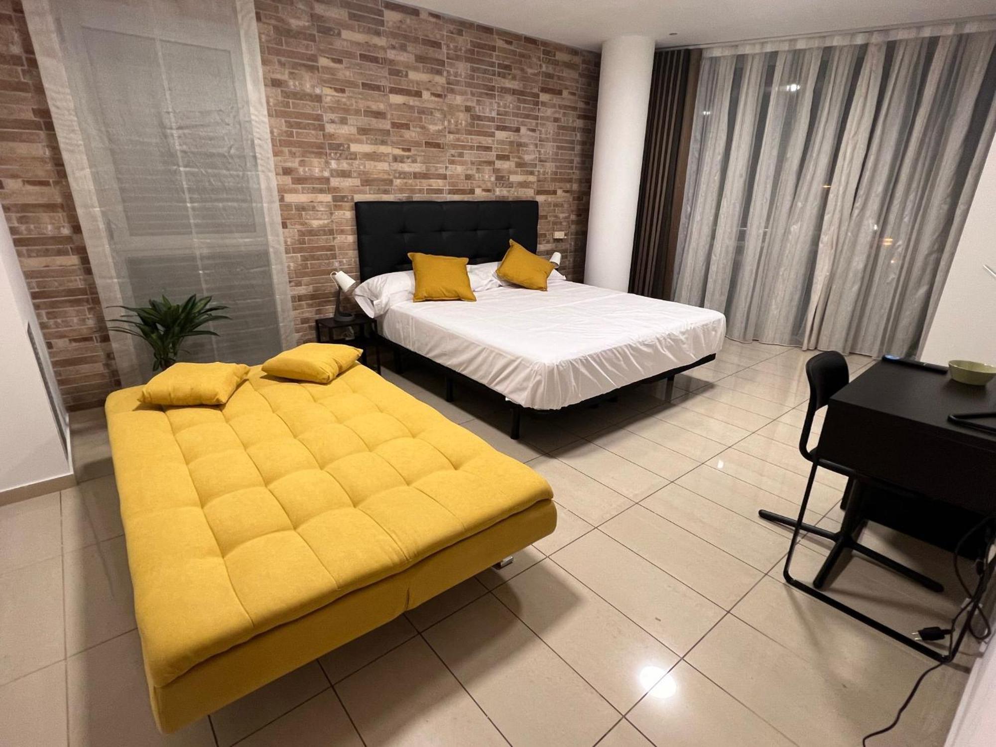 Fira Gran Via 2 - Private Rooms In A Shared Apartment - Habitaciones Privadas En Apartamento Compartido 오스피탈레트 데 요브레가트 외부 사진