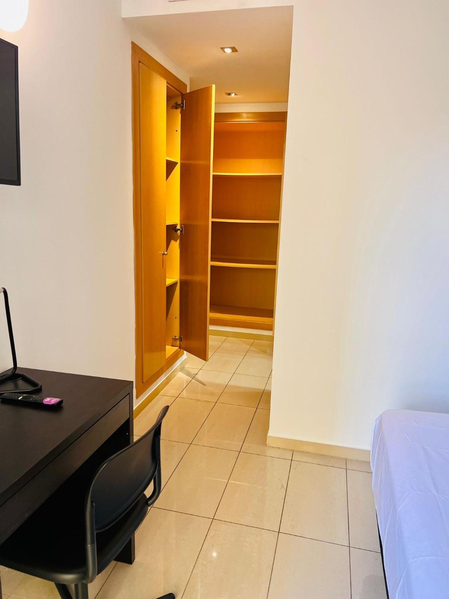 Fira Gran Via 2 - Private Rooms In A Shared Apartment - Habitaciones Privadas En Apartamento Compartido 오스피탈레트 데 요브레가트 외부 사진