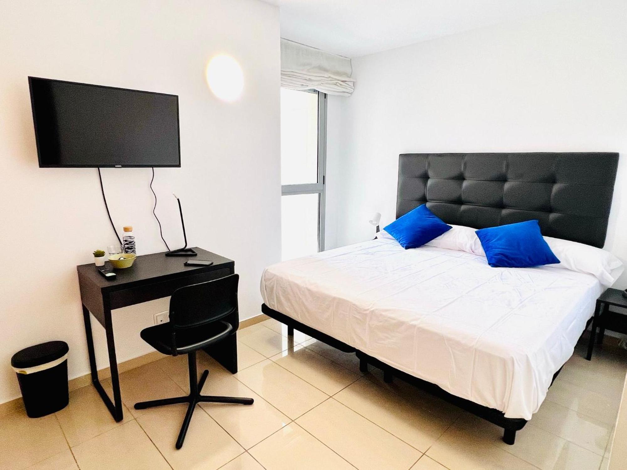 Fira Gran Via 2 - Private Rooms In A Shared Apartment - Habitaciones Privadas En Apartamento Compartido 오스피탈레트 데 요브레가트 외부 사진