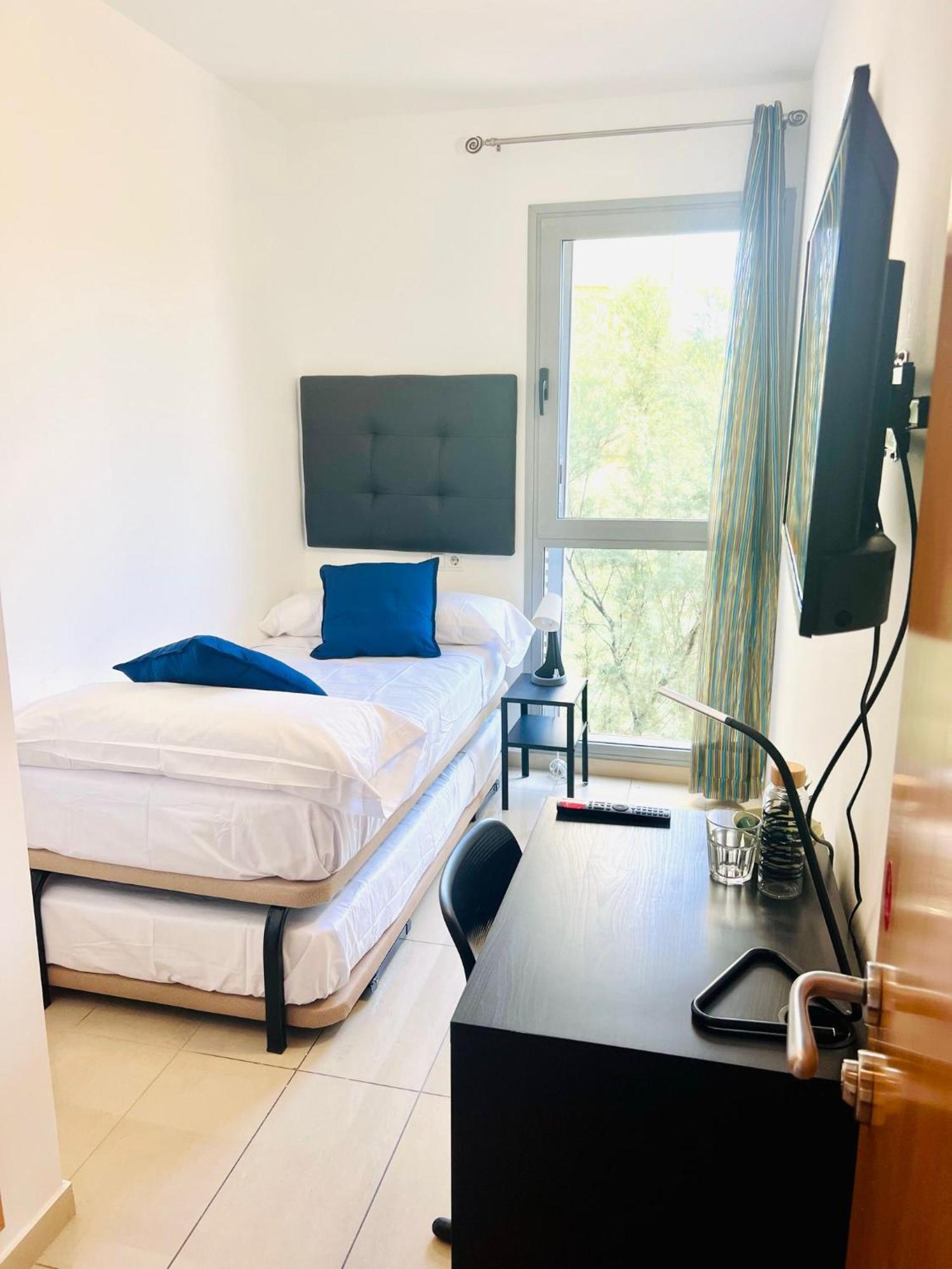 Fira Gran Via 2 - Private Rooms In A Shared Apartment - Habitaciones Privadas En Apartamento Compartido 오스피탈레트 데 요브레가트 외부 사진