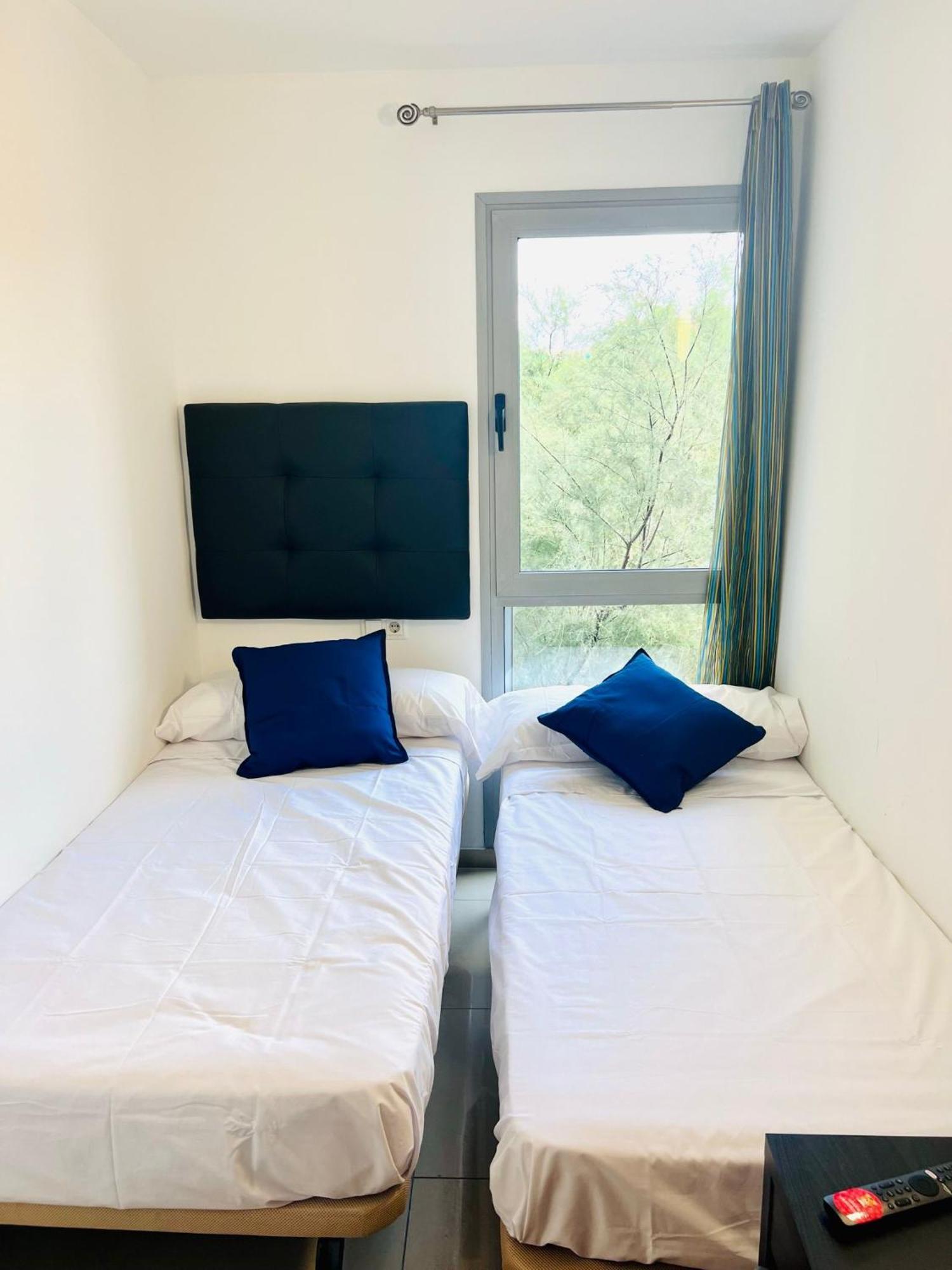 Fira Gran Via 2 - Private Rooms In A Shared Apartment - Habitaciones Privadas En Apartamento Compartido 오스피탈레트 데 요브레가트 외부 사진