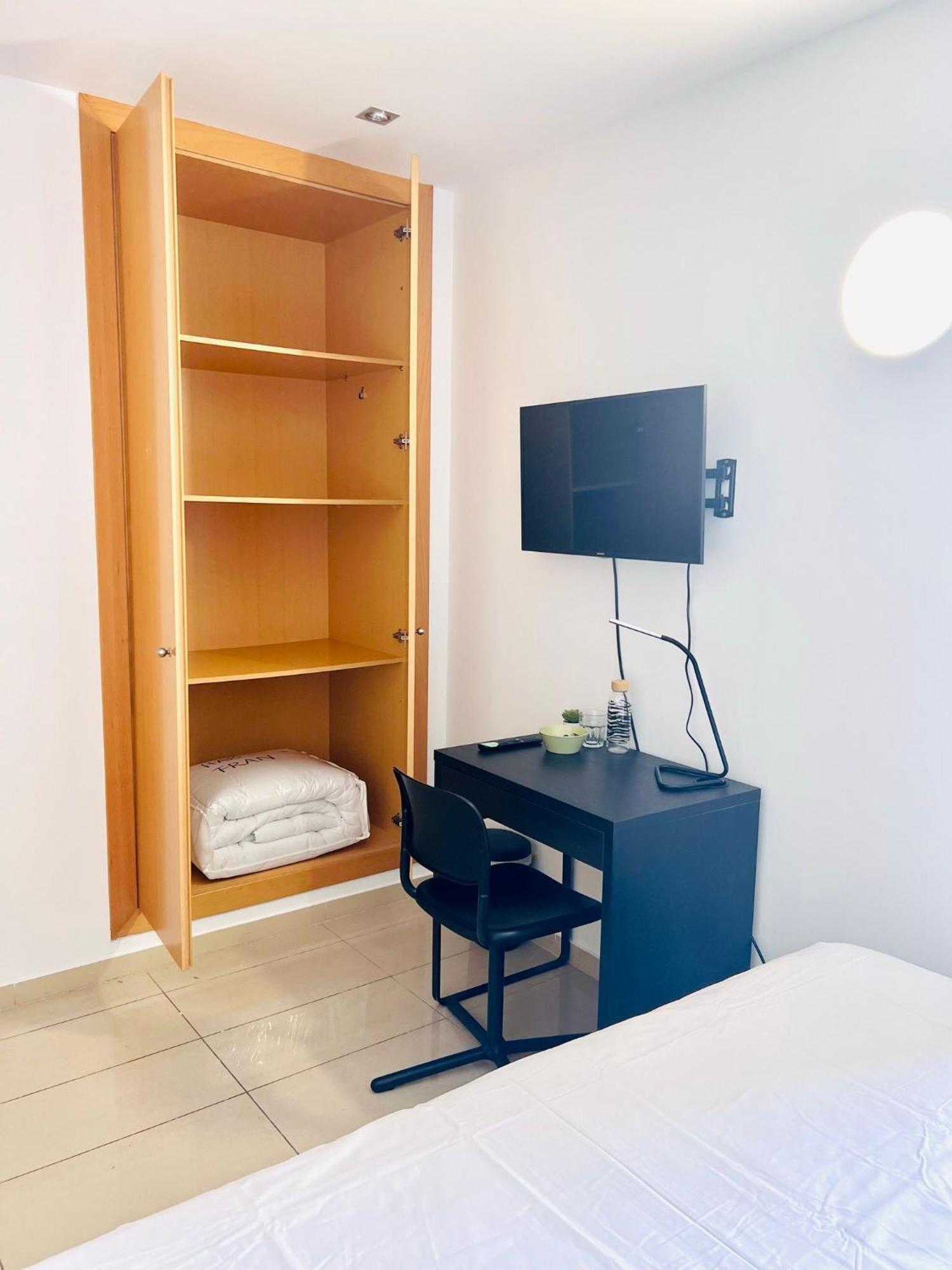Fira Gran Via 2 - Private Rooms In A Shared Apartment - Habitaciones Privadas En Apartamento Compartido 오스피탈레트 데 요브레가트 외부 사진